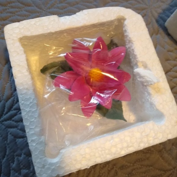 Vintage 60s Italian genuine Capodimonte Porcelain Flower, daisy NWT - Picture 5 of 5